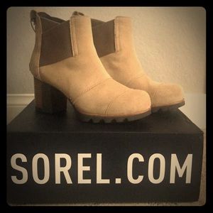 Brand new in gift giving condition❤️